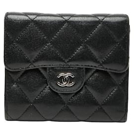 Chanel Coco Mark Matelassé Tri-fold Geldbörse
