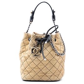 Borsa a secchiello Chanel Beige CC in scamosciato Wild Stitch