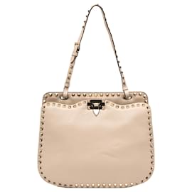 Borsa a spalla in pelle beige Rockstud di Valentino