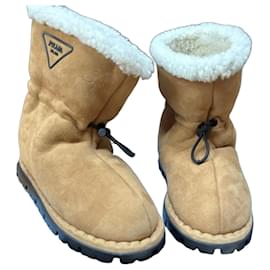 Botas Prada de ante marrón claro