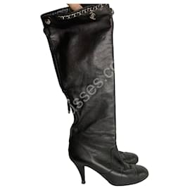 Chanel Stiefel Schwarz mit Logo-Kette Größe 36