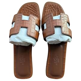 Sandali Hermès Oran in alligatore opaco - colore Oro