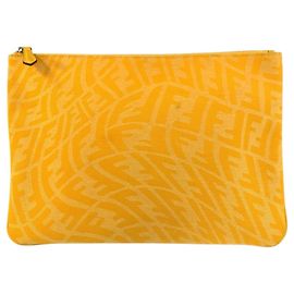 Clutch in tela gialla Fendi FF Vertigo