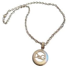 Raffinata collana DOLCE & GABBANA con pendente loggato e piccoli swarovski