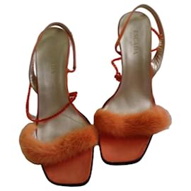 Escada Sandalen Mandarinenorange Leder mit Perlen am Knöchel