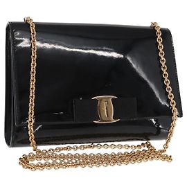 Borsa Vala Chain di Salvatore Ferragamo in pelle verniciata nera e oro Auth hk3377