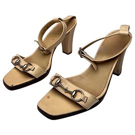 Pumps in pelle vintage Gucci con morsetto beige EU35C
