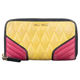 Portafoglio con zip in pelle trapuntata Miu Miu degli anni 2000