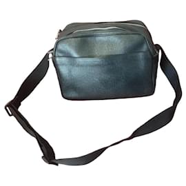 Borsa a Spalla Louis Vuitton Reporter Taiga in Pelle Nera