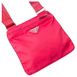 Borsa a tracolla piccola in nylon tessuto logo Prada rosso rosa