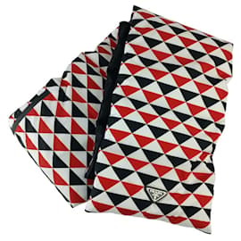 Estola/Bufanda de Re-Nylon acolchada Prada