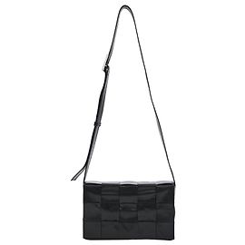 Borsa a tracolla Cassette in pelle nera di Bottega Veneta