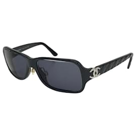 Chanel schwarze gesteppte Sonnenbrille mit silbernem CC-Logo 5050