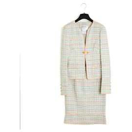 Conjunto de Chaqueta y Falda de Tweed de Seda Pastel Chanel 2005 FR34 UK6 US4