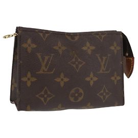 LOUIS VUITTON Poche Toilette Monogram 15 M47546 Auth LV 169652