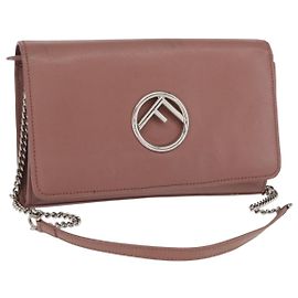 Fendi F ist Fendi Geldbörse mit Kette aus Leder Mini