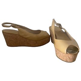 Sandali con zeppa Jimmy Choo in pelle verniciata beige