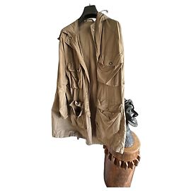Chaqueta Emporio Armani Beige con Capucha y Múltiples Bolsillos, hombre/mujer