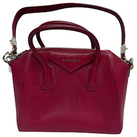 Kleine Antigona Handtasche aus burgunderfarbener Ziegenleder von Givenchy