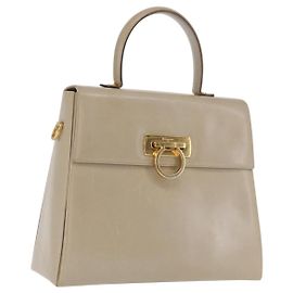 Borsa a mano Gancini in pelle beige e oro Auth 170123 di Salvatore Ferragamo