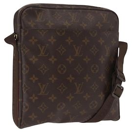 LOUIS VUITTON Monogram Shoulder Bag LV Auth BA9154