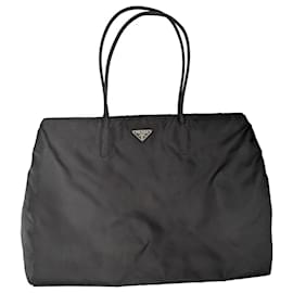 Borsa a spalla in pelle di vitello nera con logo in nylon Prada