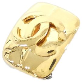 Broche Chanel dourado
