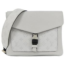 Bolso de mensajero con solapa Louis Vuitton Taiga Llama