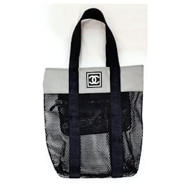 Chanel borsa a spalla linea Sport nera in rete