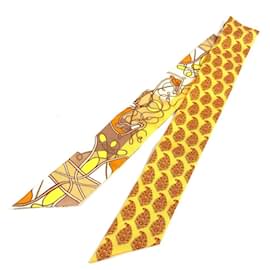 Hermès Twilly-Schal mit Pferdedruck