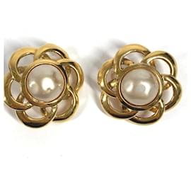 Vintage Chanel Clip-Ohrringe mit Kunstperlen in Blumenform