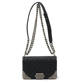 Borsa a spalla in pelle Chanel Boy con catena