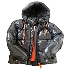 Gertrude Glänzende schwarze Daunenjacke