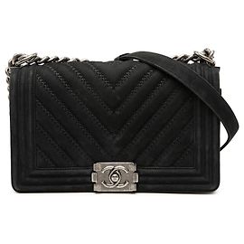 Chanel Schwarz Alt Mittel Chevron Wildleder Boy Flap