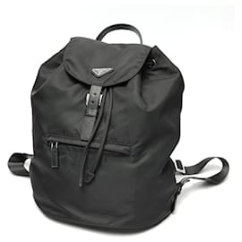 Mochila de Nylon e Couro Saffiano Prada