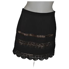 Falda Sandro con detalles de encaje negro beige