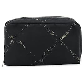 Pochette in nylon della linea Travel di Chanel
