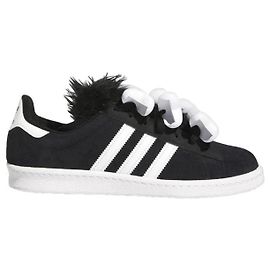 Schwarze Adidas Campus Sneaker mit originalen Schnürsenkeln
