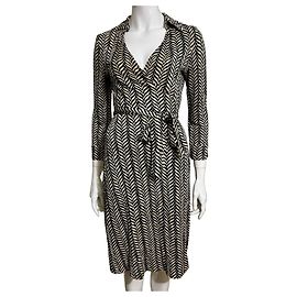 Diane Von Furstenberg Vestido envolvente de seda vintage Justin de DvF con estampado de chevron