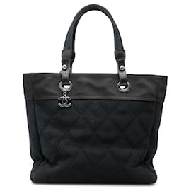 Chanel Blaue mittlere gesteppte Canvas Paris Biarritz Tasche