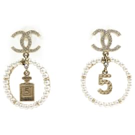 Orecchini in metallo Chanel con perle finte