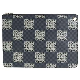 Pochette Jour GM Christopher Nemeth di Louis Vuitton