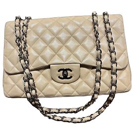 Borsa Classic Flap Media in Pelle di Agnello Beige di Chanel
