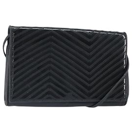 Bolsa de Ombro FENDI em Couro Preto Dourado Auth ti3646