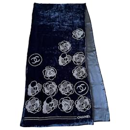 Stola in velluto nero foderata in seta satinata, motivi Camelia, 180 x 42 cm - Chanel