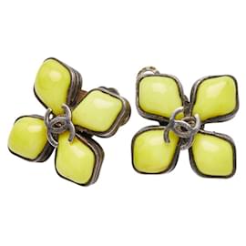 Orecchini vintage con motivo floreale Coco Mark di CHANEL