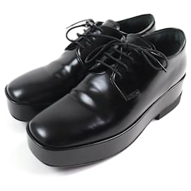 Zapatos de vestir de cuero con cordones y plataforma con logo trasero Prada