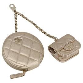 CHANEL Porta-moedas Matelassé & Estojo para AirPods em Couro Dourado CC Auth 170846SM