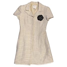 Gestreifte Chanel-Jacke mit Kamelie