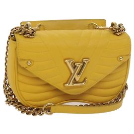 LOUIS VUITTON Bolsa de Ombro New Wave Chain PM Couro Amarelo LV Auth 60852SAV
